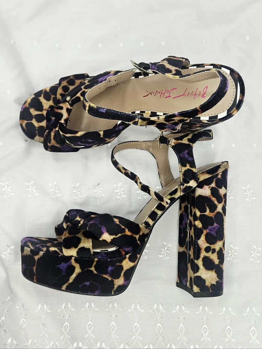 NWoB Betsey Johnson Melanni Purple Cheetah Print Platform Heels 10 Narrow